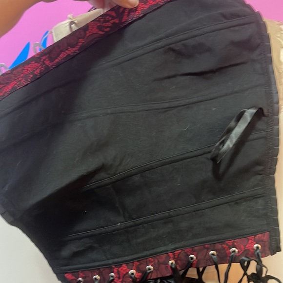 Vintage Red Black Lace Corset - Picture 12 of 14